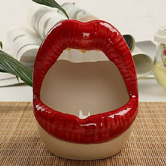 ashtray 💋 lips - Picture 2 of 3